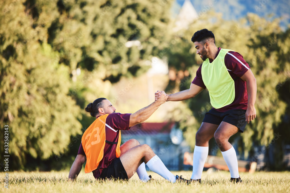 Obraz premium Rugby, teamwork and a sports man helping a friend while training together on a stadium field for fitness. Partnership, exercise and team building with an athlete and teammate outdoor for support