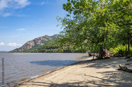 Εκτύπωση καμβά On the riverfront of the Hudson at Little Stony Point Park with a view of Breakneck Ridge