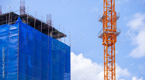Obraz na plátně A blue slan surrounds the building under construction