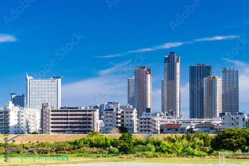 Obraz na plátně タワーマンションがそびえ立つ武蔵小杉　Musashikosugi with tower apartments