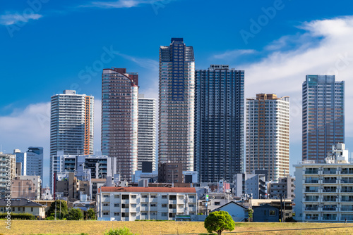 Fototapeta タワーマンションがそびえ立つ武蔵小杉　Musashikosugi with tower apartments