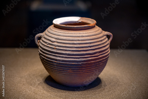 Pottery POTS unearthed from ancient Chinese tombs © youm