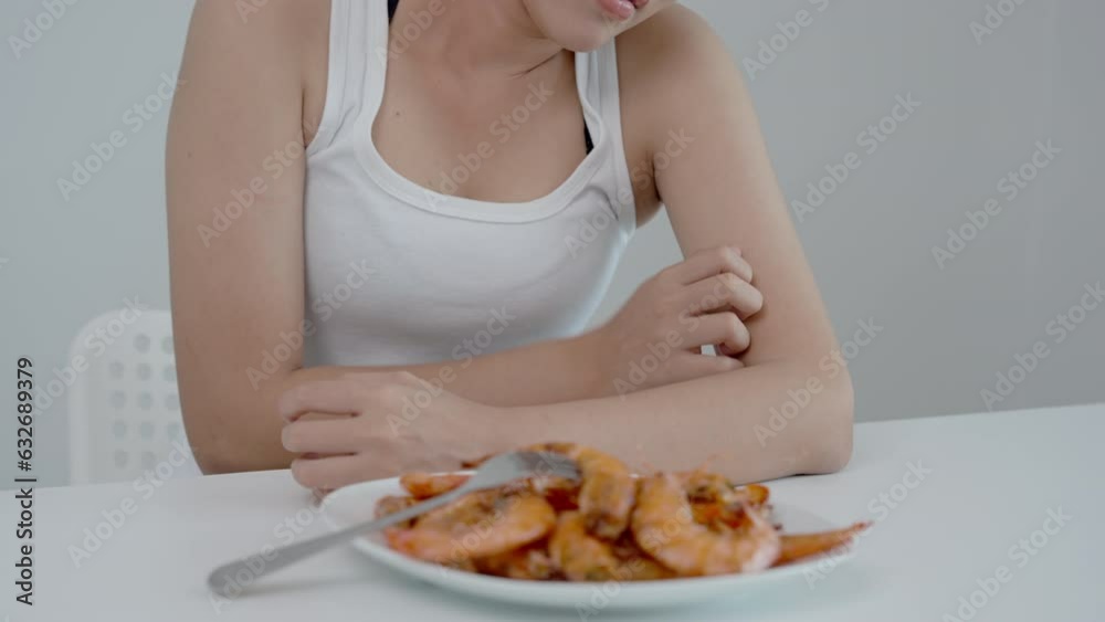 food allergies, women have reactions itching and redness after eating