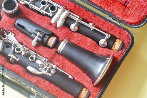 ラリネット。吹奏楽部に入部したての小学四年生が使っている管楽器。 photo