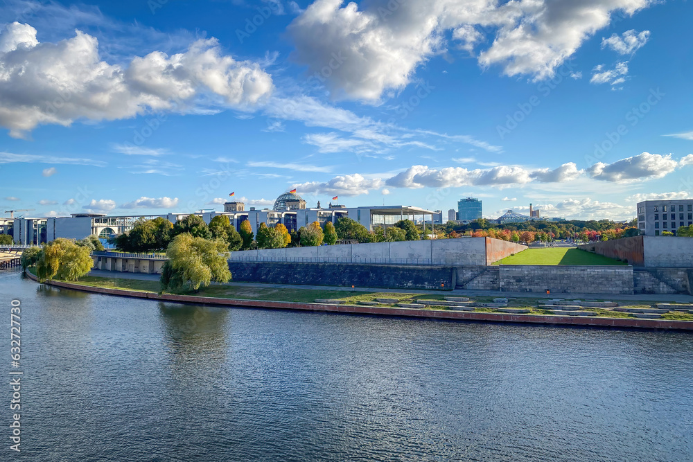 Fototapeta premium Scenic view of Spreebogen with Reichstag building in Berlin, Germany