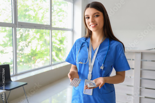 Female doctor with condom a...