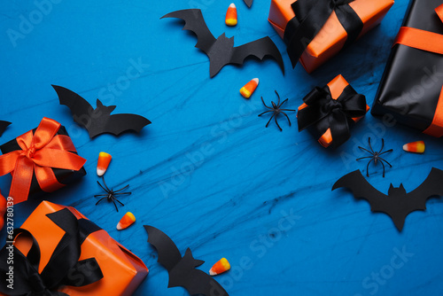 Halloween gift boxes with c...