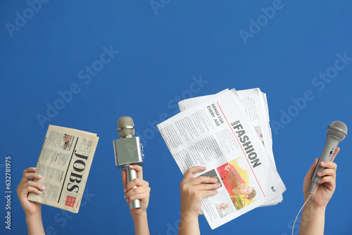Female hands with microphon...