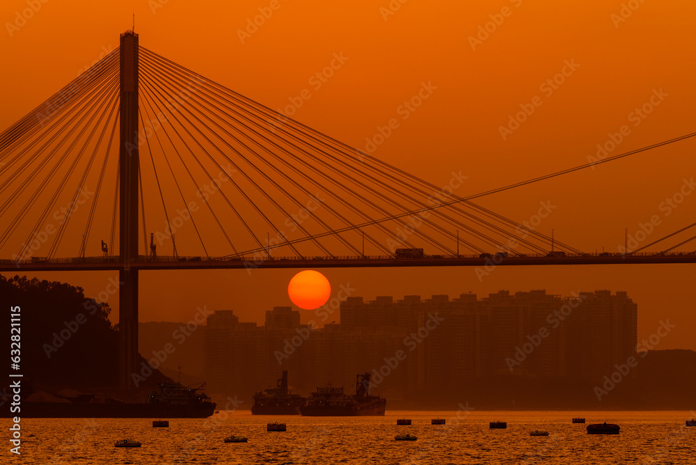Obraz premium Suspension bridge in Hong Kong under sunset