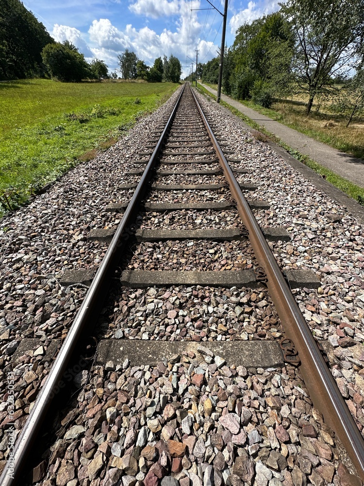 Obraz premium Mit dem Zug geradeaus