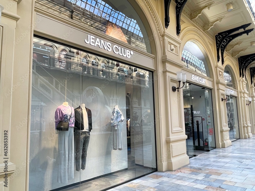 Foto de ГУМ, Москва, Россия. Jeans Club store in GUM, State Department