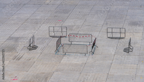 Wallpaper Mural Absperrgitter auf  dem abgedeckten Rasen des Olympiastadion, Olympiapark München, Bayern, Deutschland Torontodigital.ca