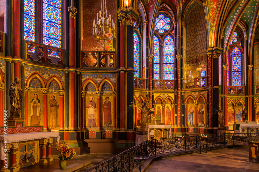 Interior of the magnificent gothic Cathedral of Saint Mary