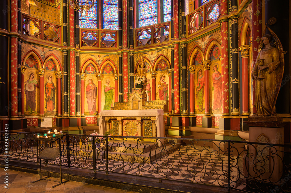 Interior of the magnificent gothic Cathedral of Saint Mary