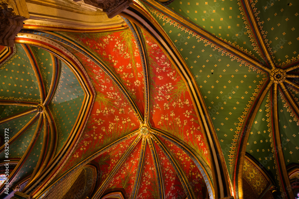 Interior of the magnificent gothic Cathedral of Saint Mary