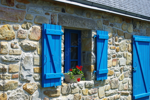 Maison aux volets bleus