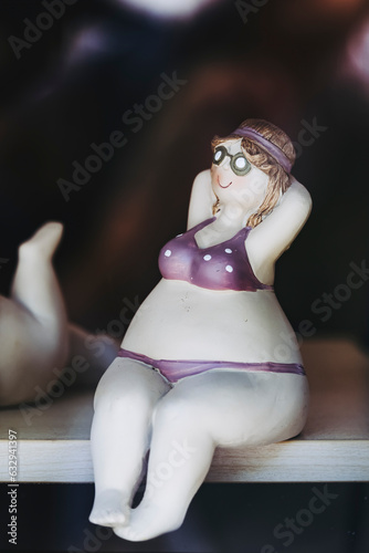 Foto Figurine sculpture d'une femme en maillot de bain, object décoratif en forme de