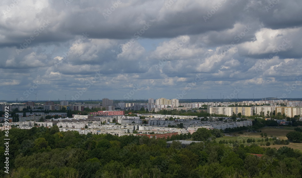 Blick vom Kienberg auf den Berliner Bezirk Marzahn-Hellersdorf Blick vom Kienberg auf den Berliner Bezirk Marzahn-Hellersdorf