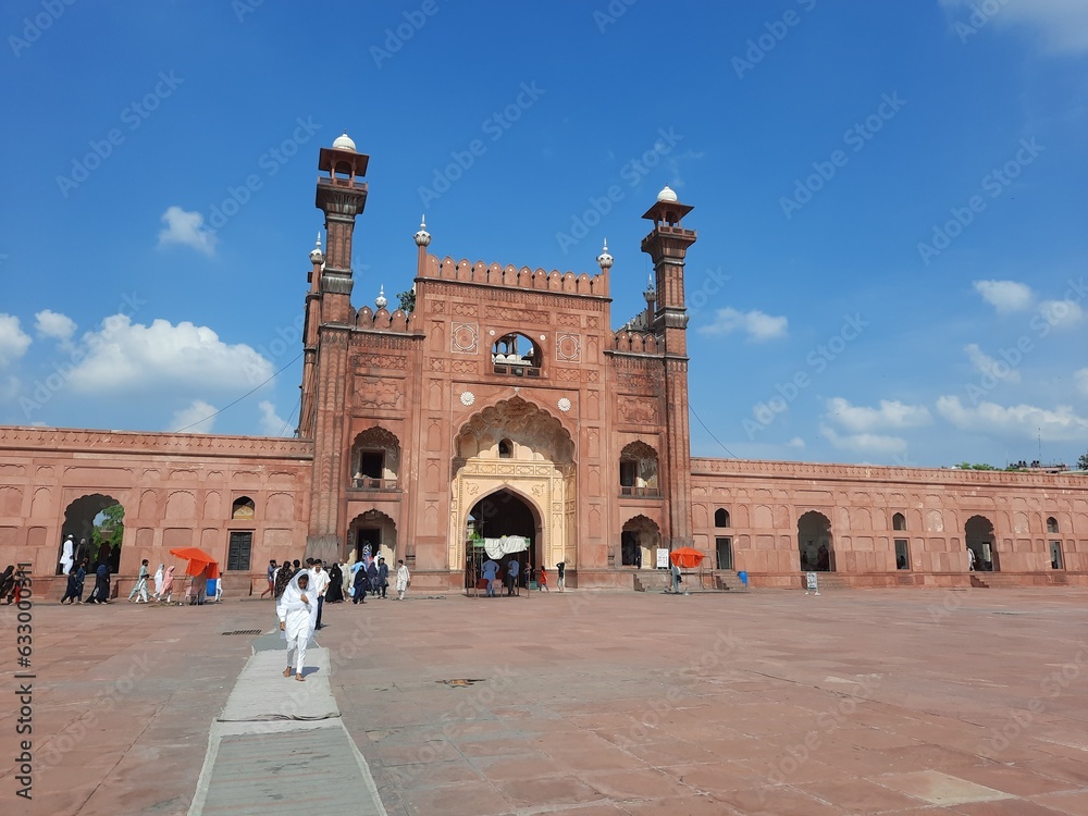 Beautiful daytime view of Badshahi Mosque in Lahore, Pakistan. Badshahi Mosque was built during the reign of the famous Mughal Emperor Aurangzeb.