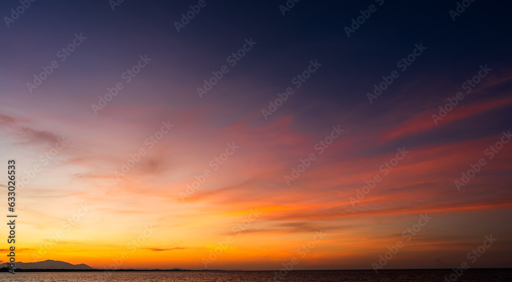 Obraz premium sunset over the sea