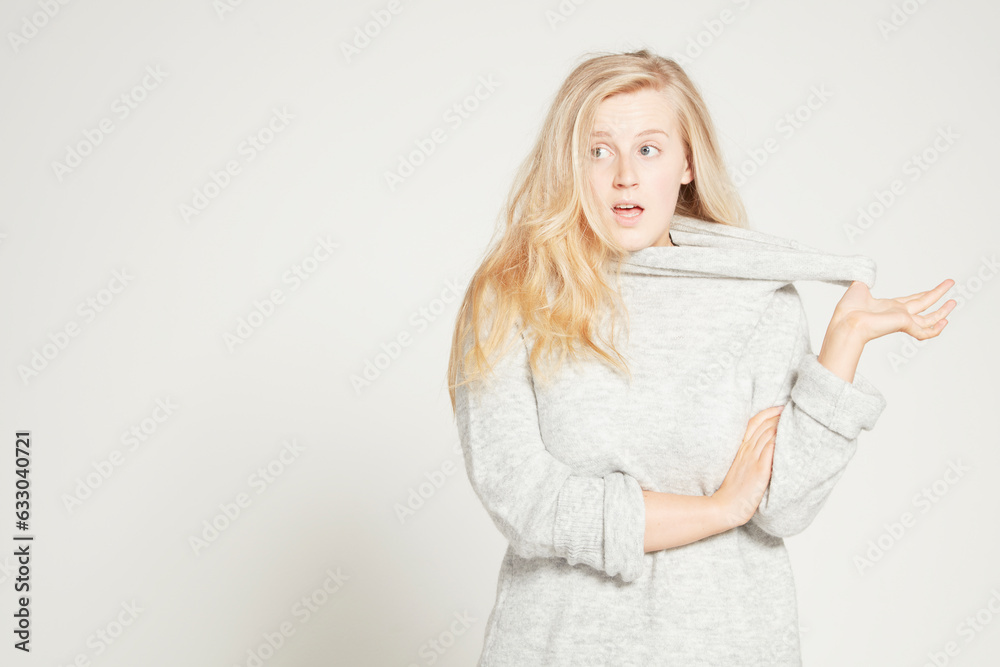 Model wearing grey sweater.