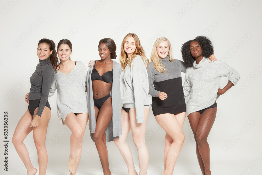 © Connect Images - Young women posing side by side, real women © Connect Images - Young women posing side by side, real women