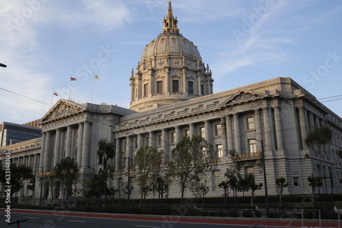 Canvas Print Massive building in a beautiful city hall in San Francisco, California
