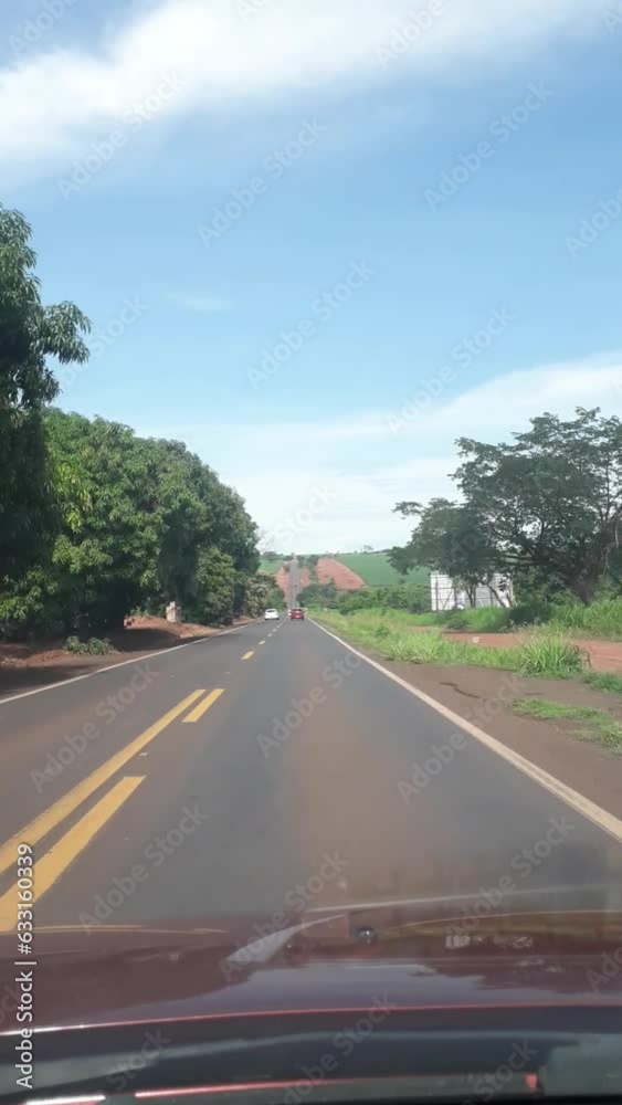 dirigindo na rodovia BR 497, na cidade de Paranaiba, Estado do Mato Grosso do Sul