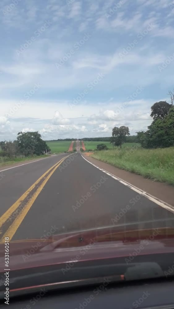 dirigindo na rodovia BR 497, na cidade de Paranaiba, Estado do Mato Grosso do Sul