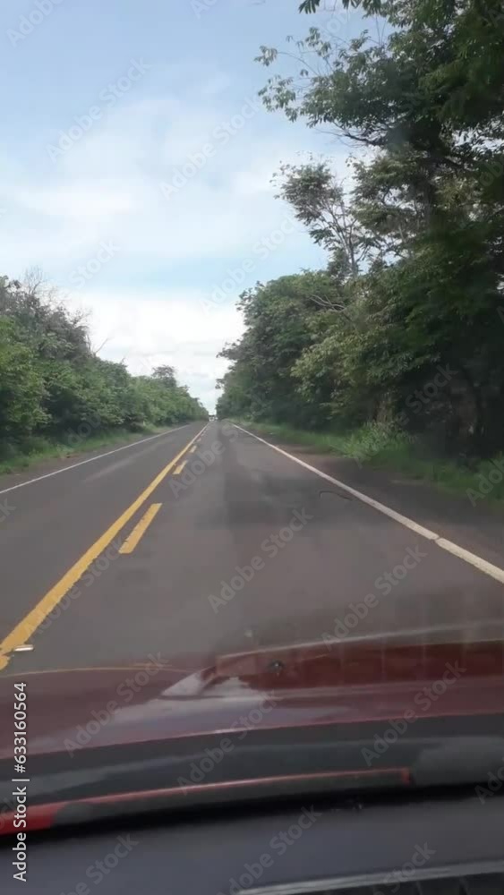 dirigindo na rodovia BR 497, na cidade de Paranaiba, Estado do Mato Grosso do Sul