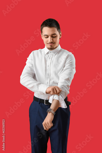 Young businessman rolling u...