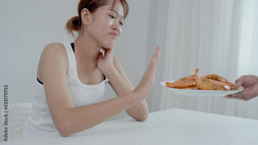 food allergies, women have reactions itching and redness after eating