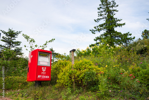 日本の神戸市にある六甲山山頂付近の郵便ポスト