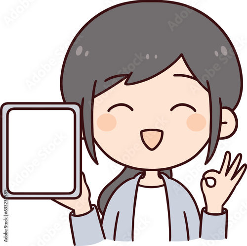 タブレットを持った笑顔の女性
