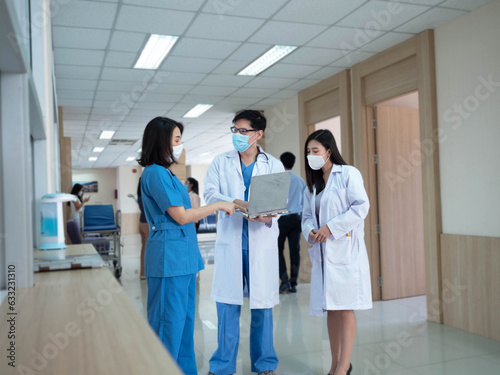 Doctor nurse staff assistance male female man woman person people wear mask talk speak discussion report history patient medical ward hospital clinic work job occupation teamwork healthcare profession