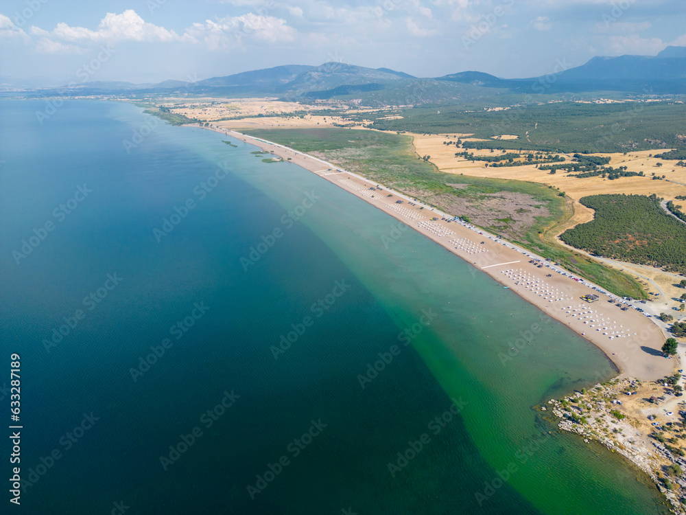 Obraz premium It is very enjoyable to camp on the beaches of Konya/Turkey, where green and blue are intertwined.