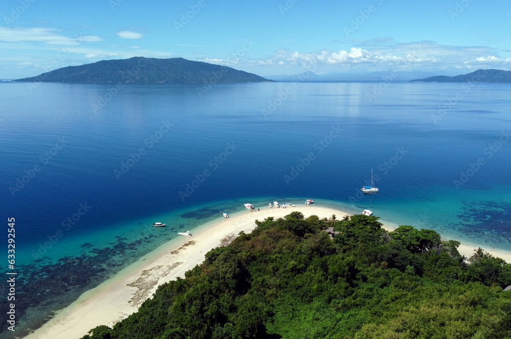 Obraz premium The beautiful islands of Madagascar Nosy Tanikely (Nosy Tanihely) - Marine National Park - Near Nosy Be