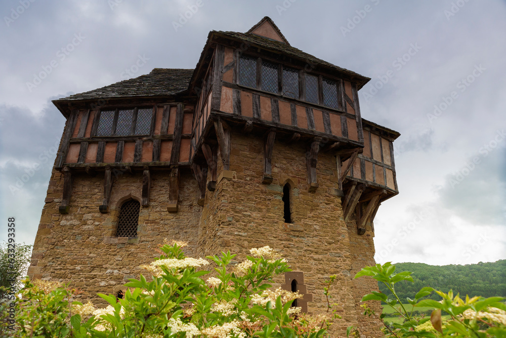 Φωτογραφία The North Tower of the medieval fortified manor of Stokesay Castle: Shropshire,