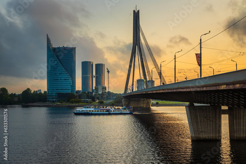 Riga, Vanšu-Brücke im Sonnenuntergang photo