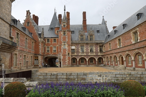 Le château de Maintenon, construit au 17eme siècle, village de Maintenon, département de l'Eure et Loir, France photo