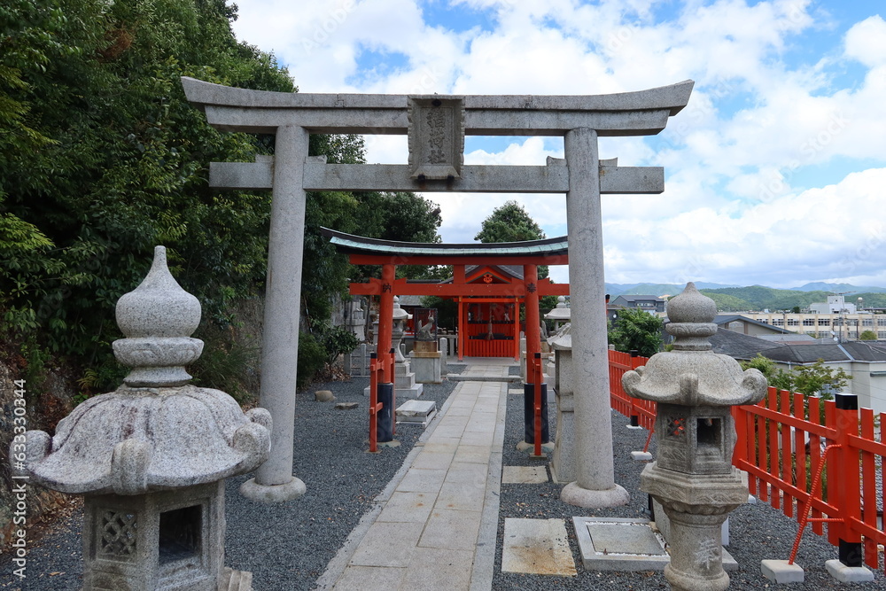 A scene of Yoshiteru-inari-jinjya Subordinate Shrine in the precincts of Kenkun-jinjya in Kyoto City in Japan 日本の京都市の建勲神社境内の中にある末社義照稲荷神社の風景 A scene of Yoshiteru-inari-jinjya Subordinate Shrine in the precincts of Kenkun-jinjya in Kyoto City in Japan 日本の京都市の建勲神社境内の中にある末社義照稲荷神社の風景
