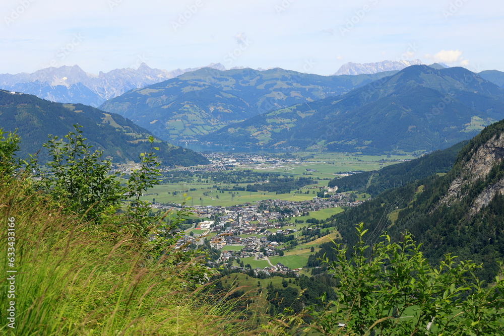 Blick auf den Ort Kaprun im Salzburger Land in Österreich