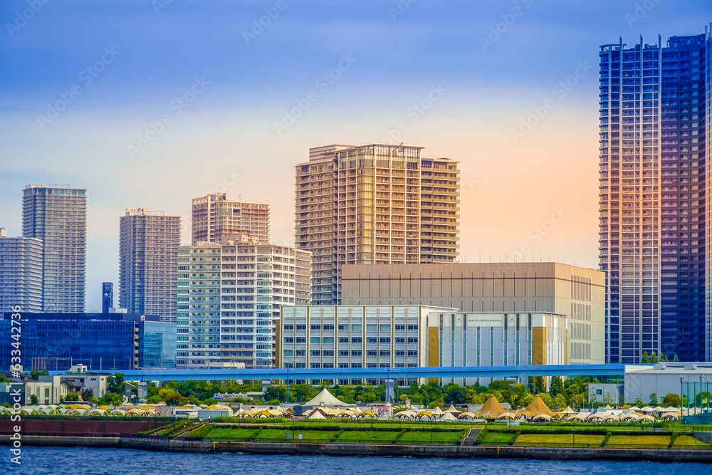 Obraz premium 東京都中央区のマンション群