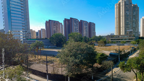 Zona sul de São Paulo. Nossa praça, Parque Burle Marx, Marginal Pinheiros, Ponte Laguna, Panamby.