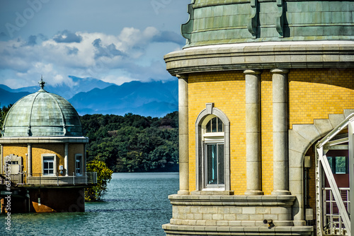 Obraz na płótnie 多摩湖の取水塔 w salonie