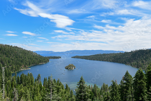 Fototapeta Naklejka Na Ścianę i Meble -  Emerald Bay, Lake Tahoe California
