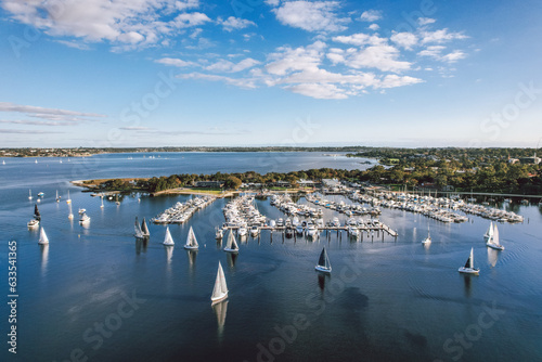 Foto Yachts sailing on the Swan River in Matilda Bay in Perth