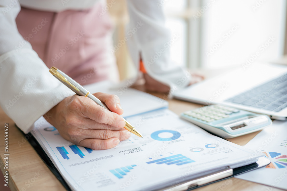 Fototapeta premium Asian Business woman discussion and analysis data at office