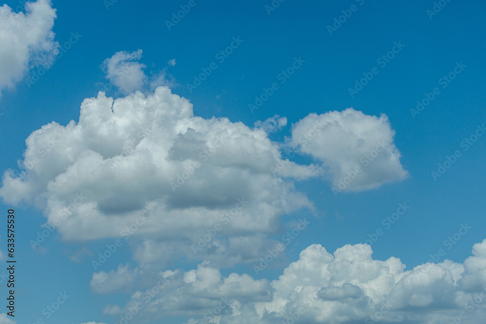 爽やかな夏空と白い雲 爽やかな夏空と白い雲