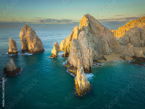 Foto The famous taffy-colored El Arco rock formations, Baja California